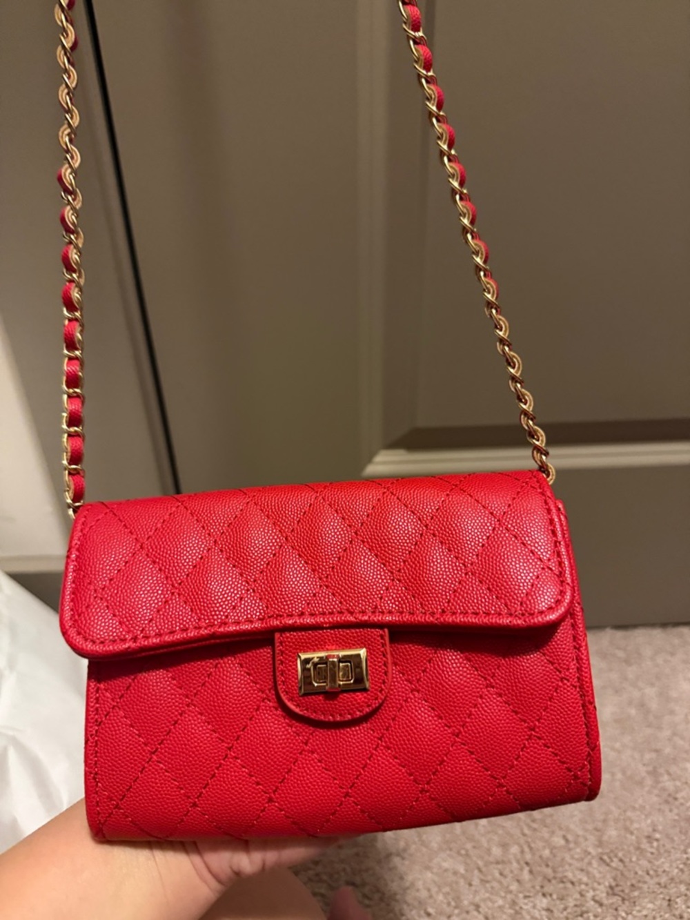 Red Wallet on Chain - Picture 4 of 9